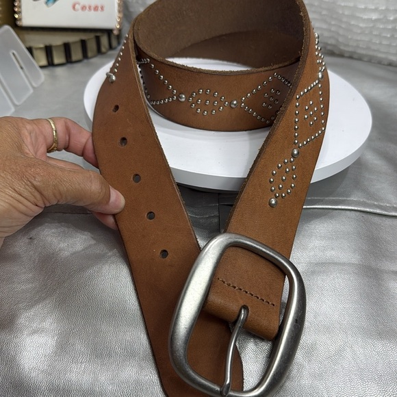 (H) Banana Republic Tan Silver Studded Leather Belt, Size S - Picture 6 of 13